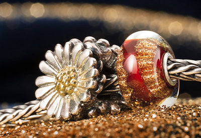 Gänseblümchen Bead und Royal Red an einem Fuchsschwanz Armband